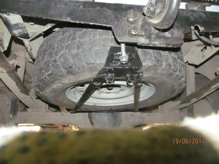 Кронштейн запаски Соболь 4х4