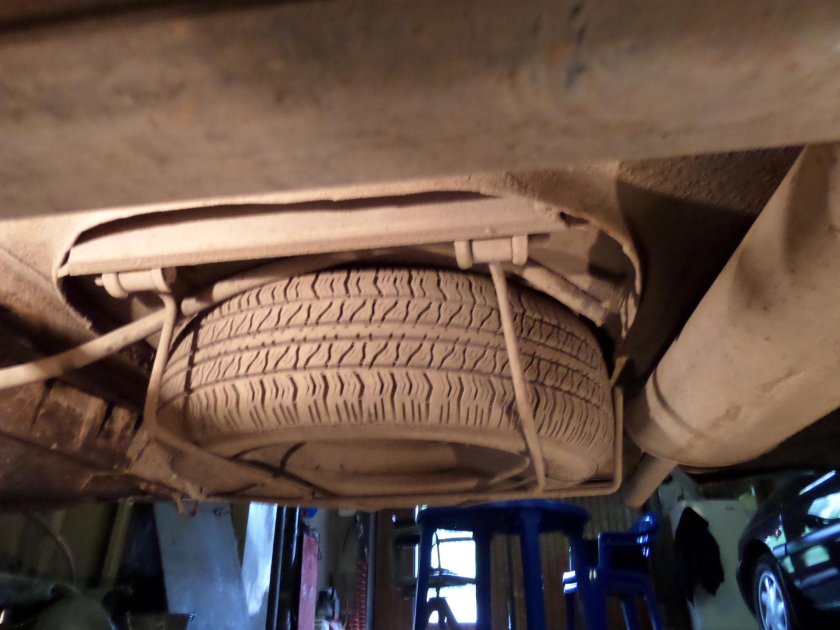 УАЗ Патриот запасное колесо снизу