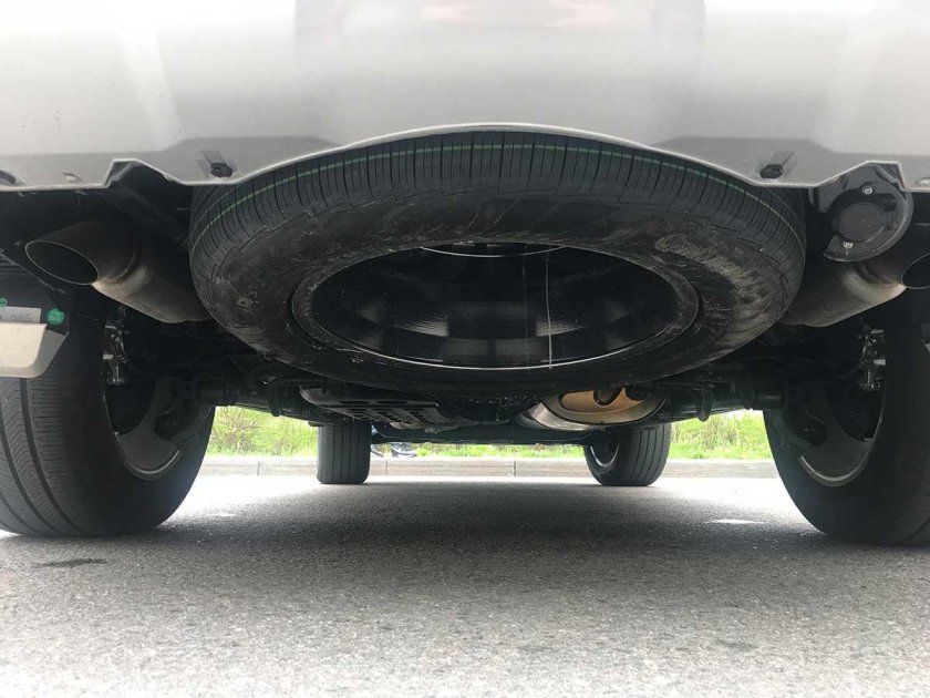 Как снять запаску на ленд Крузер 200