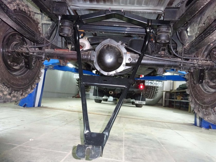 Кронштейн запасного колеса УАЗ Патриот