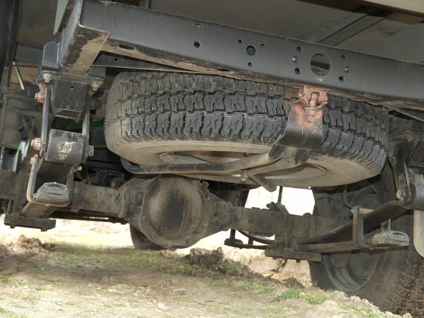 УАЗ Патриот кронштейн запаски снизу