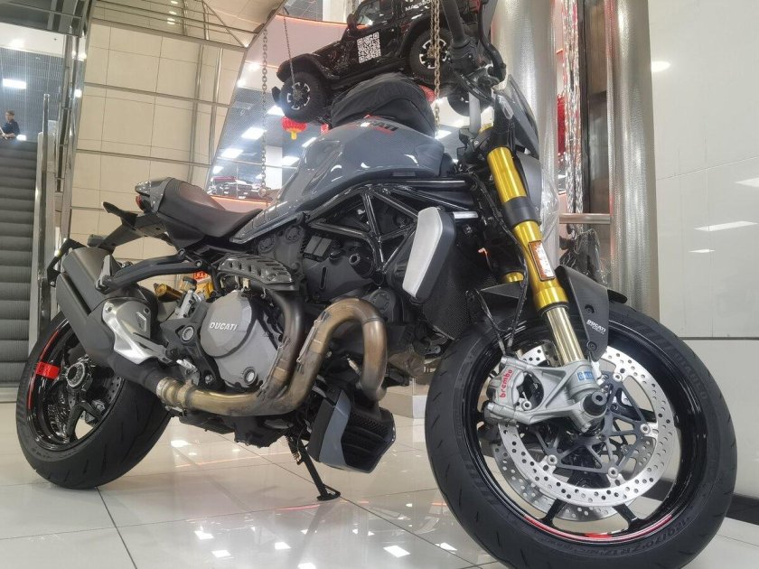 Ducati monster 1200 s
