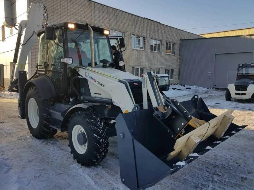 TLB 825-RM экскаватор-погрузчик