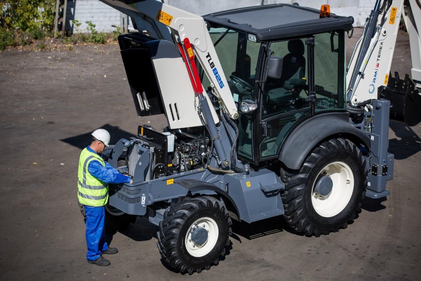 TLB 825-RM экскаватор-погрузчик