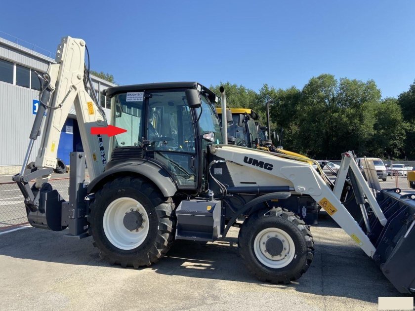 Экскаватор-погрузчик UMG TLB 825