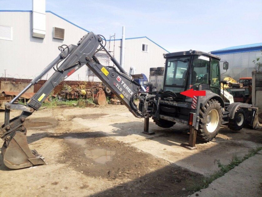 TLB 825-RM экскаватор-погрузчик