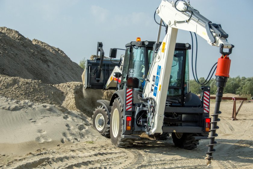 Terex TLB 825