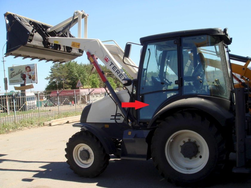 Экскаватор TLB 825-RM