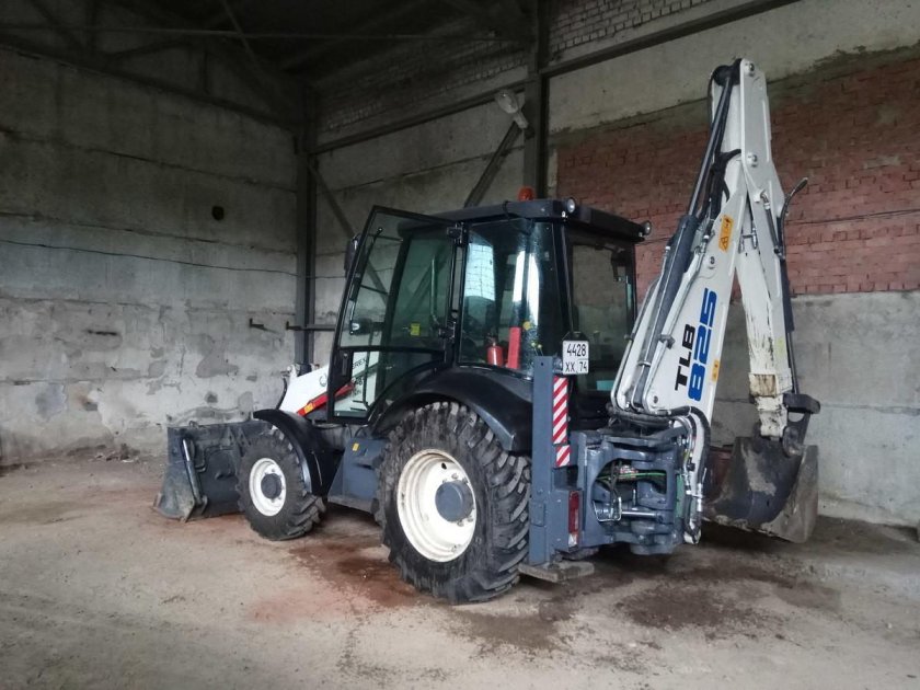 TLB 825-RM экскаватор-погрузчик