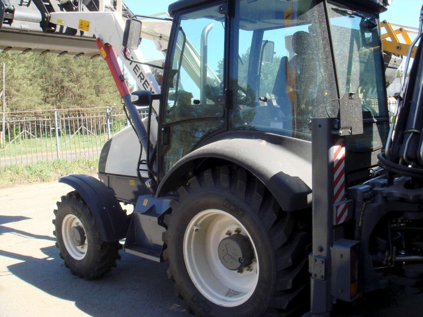 Terex TLB 825