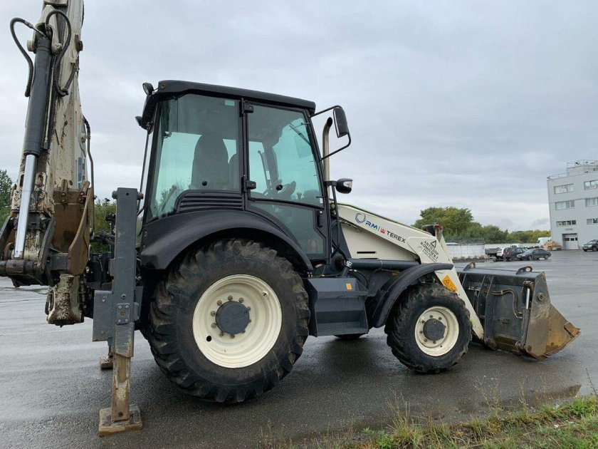 Экскаватор-погрузчик Terex TLB 825-RM