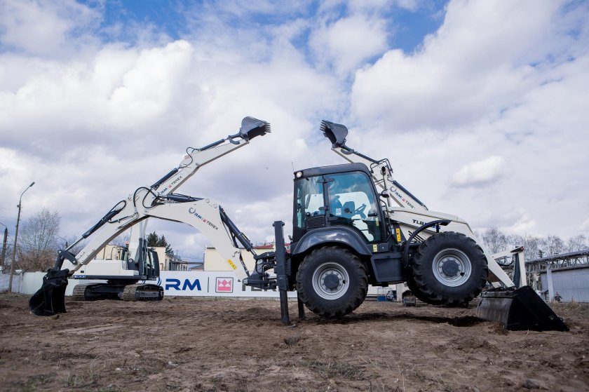 Terex TLB 825
