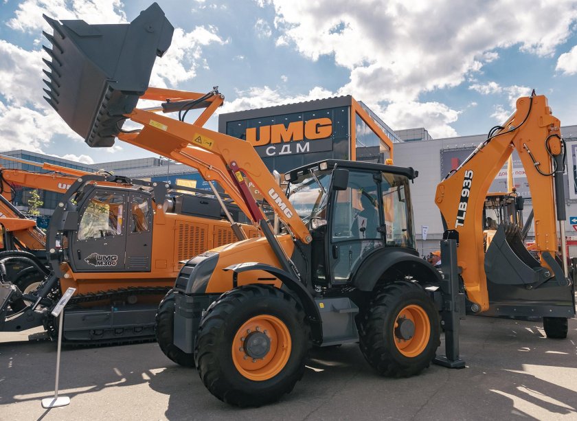Экскаватор-погрузчик UMG TLB 935