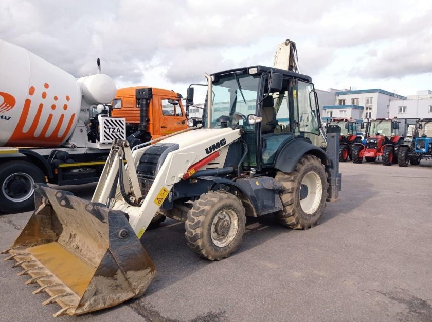 TLB 825-RM экскаватор-погрузчик