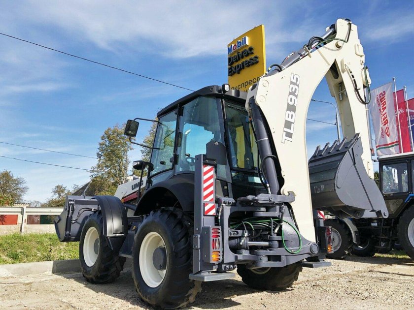 Экскаватор-погрузчик Terex TLB 935