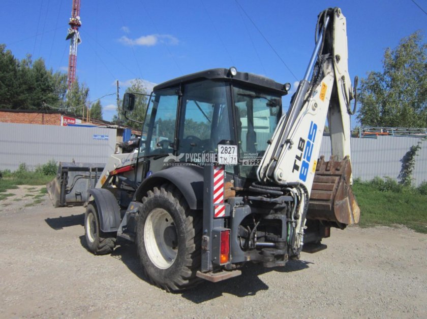 Экскаватор-погрузчик Terex TLB 825-RM