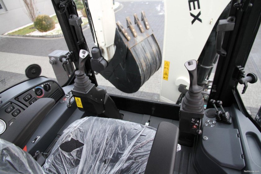 Экскаватор погрузчик Терекс 825