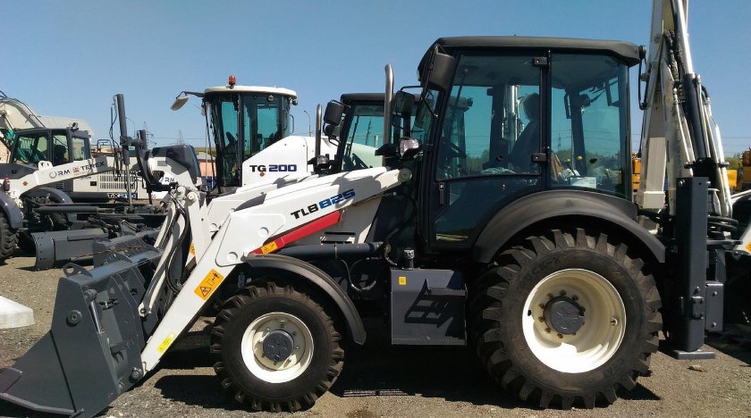 Экскаватор TLB 825-RM