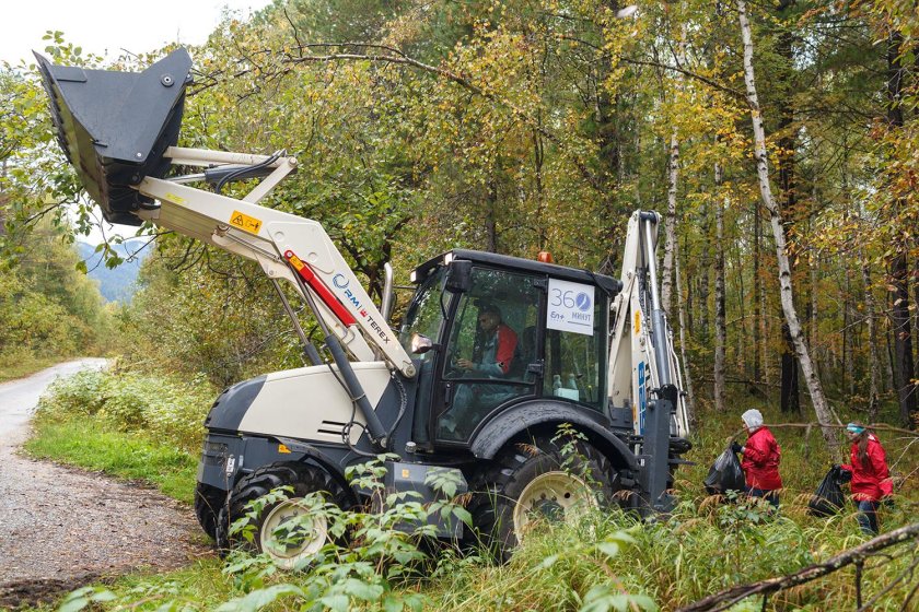TLB 825-RM экскаватор-погрузчик