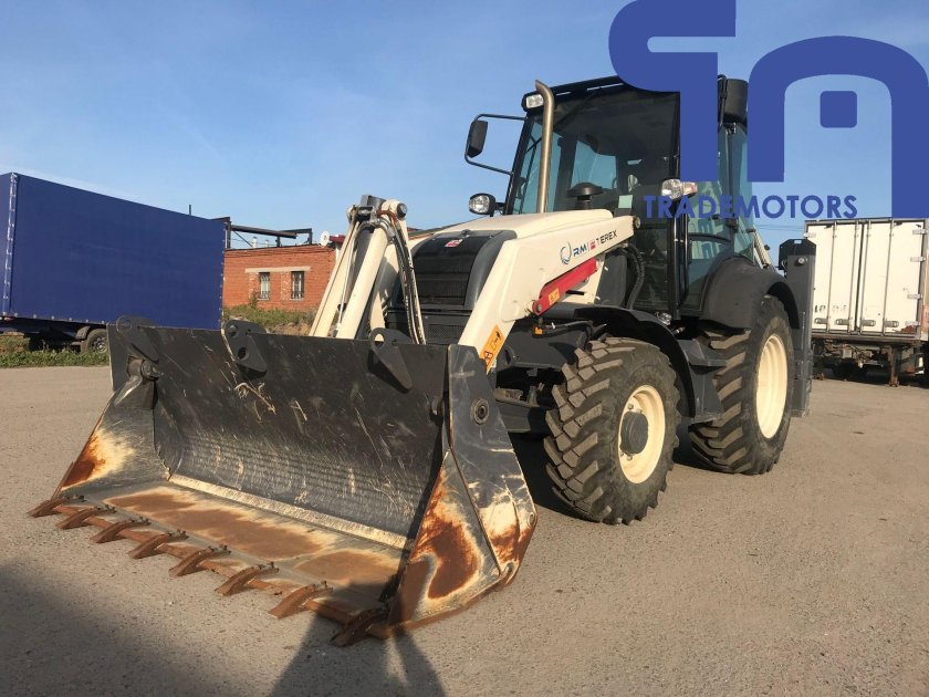 TLB 825-RM экскаватор-погрузчик