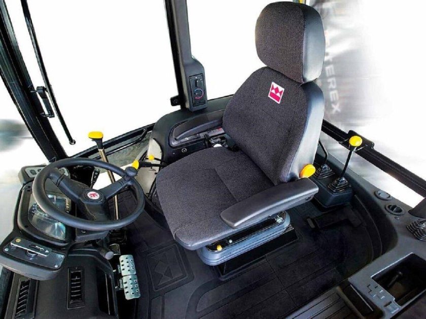 TLB 825-RM кабина