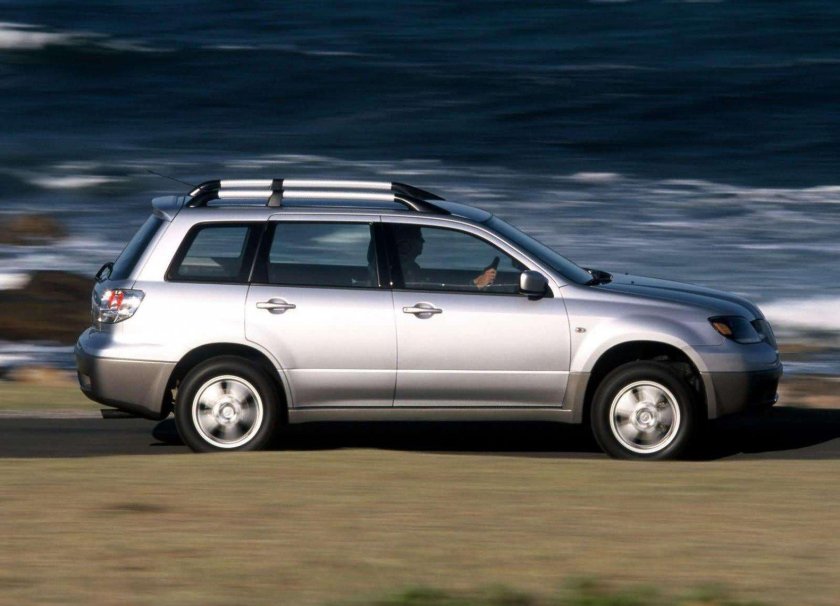 Mitsubishi Outlander 1