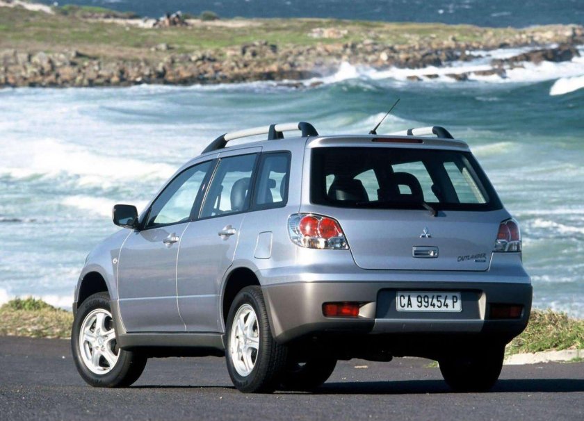 Аутлендер 1 поколения