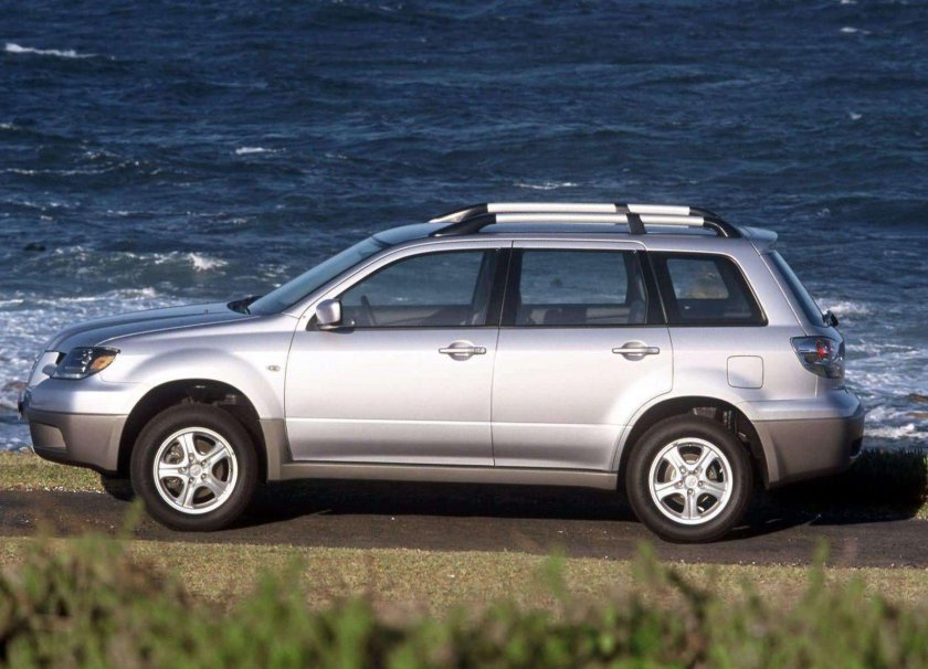 Mitsubishi Outlander 1