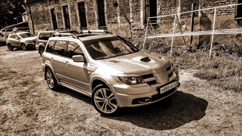 Мицубиси Аутлендер 1