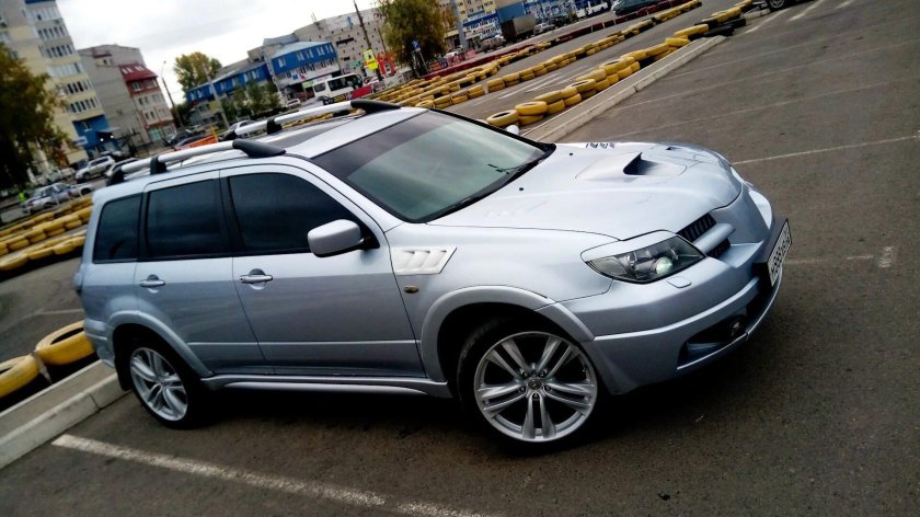 Mitsubishi Outlander 1