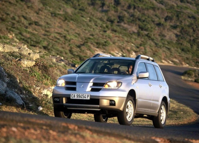 Mitsubishi Outlander 1