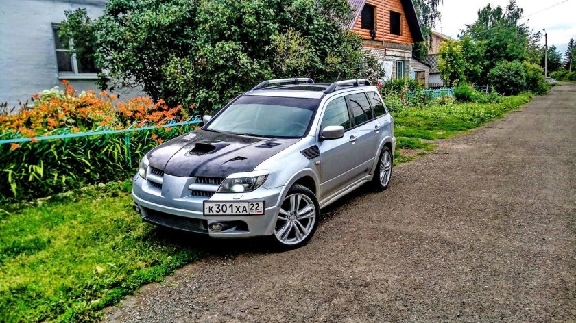 Мицубиси Аутлендер 1