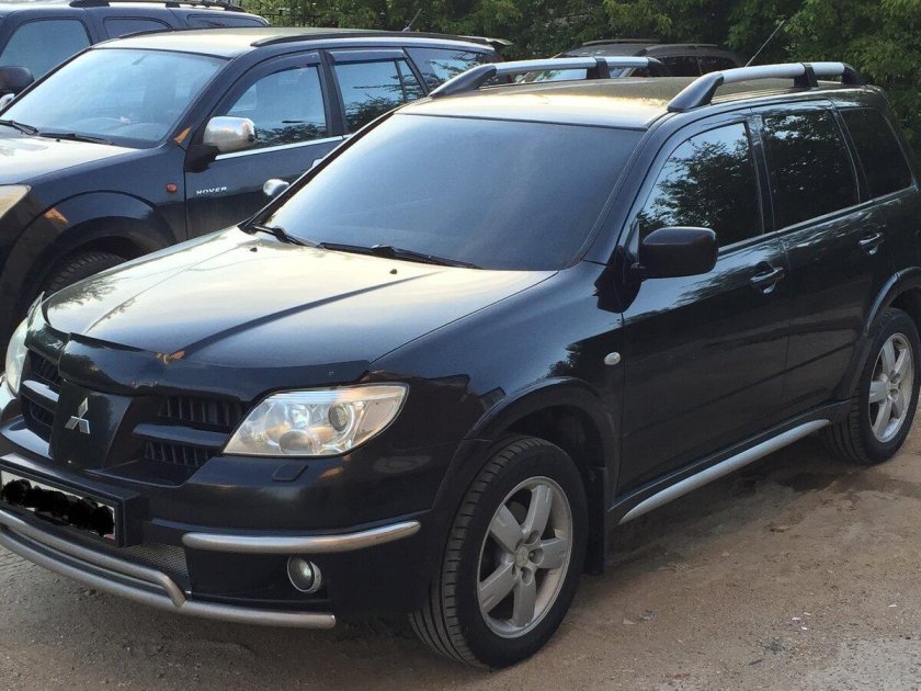 Mitsubishi Outlander черный 2006