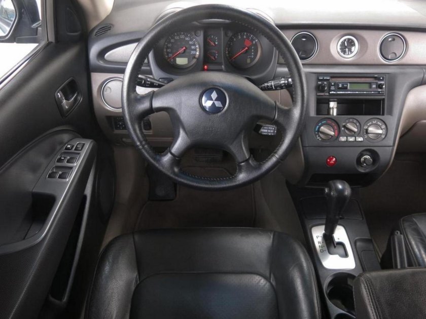 Mitsubishi Outlander 2005 салон
