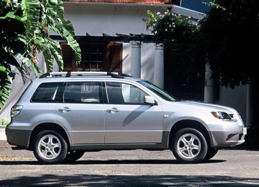 Мицубиси Аутлендер 1