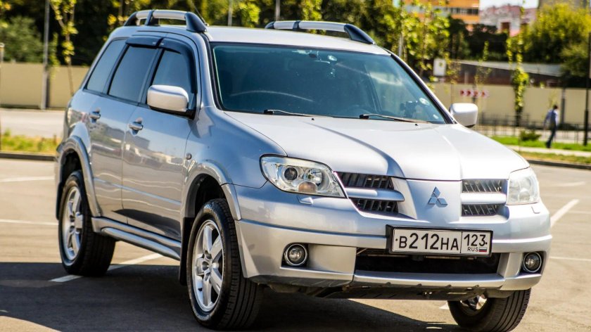 Мицубиси Аутлендер 1