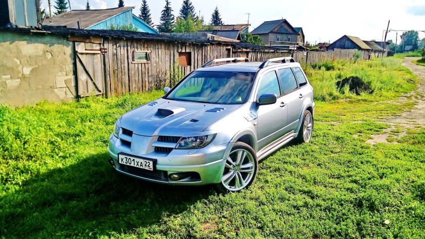 Mitsubishi Outlander 1