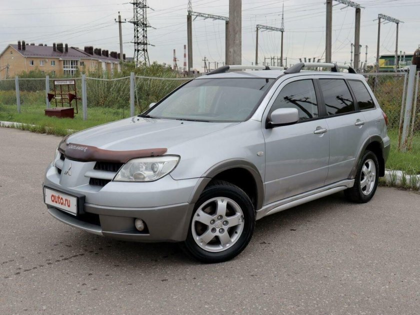 Митсубиси Аутлендер 1 поколения серебряный