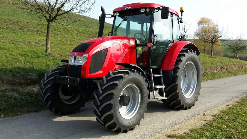 Трактор Zetor Forterra