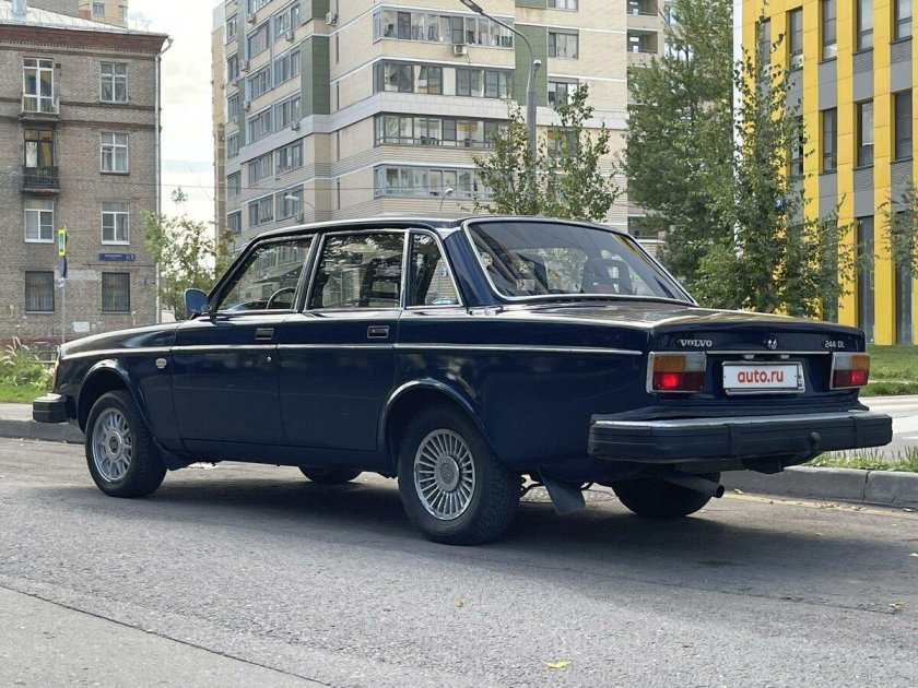 Вольво 240 седан