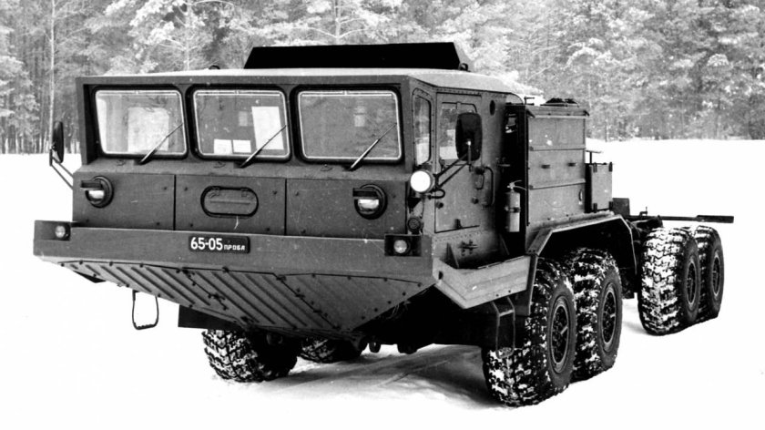 Артиллерийский тягач баз-69531