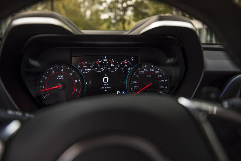 Chevrolet Camaro приборная панель