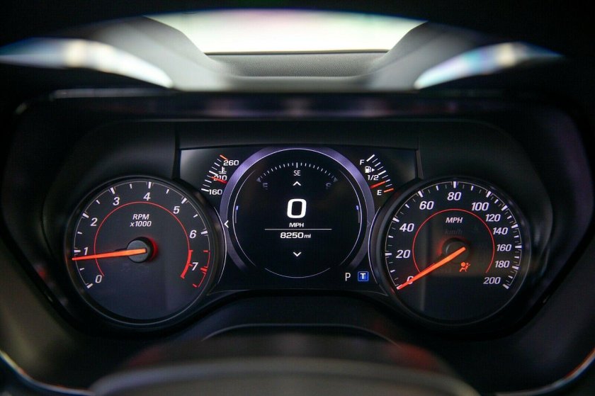 Chevrolet Camaro приборная панель