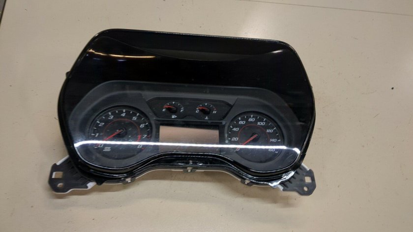 Панель приборного щитка