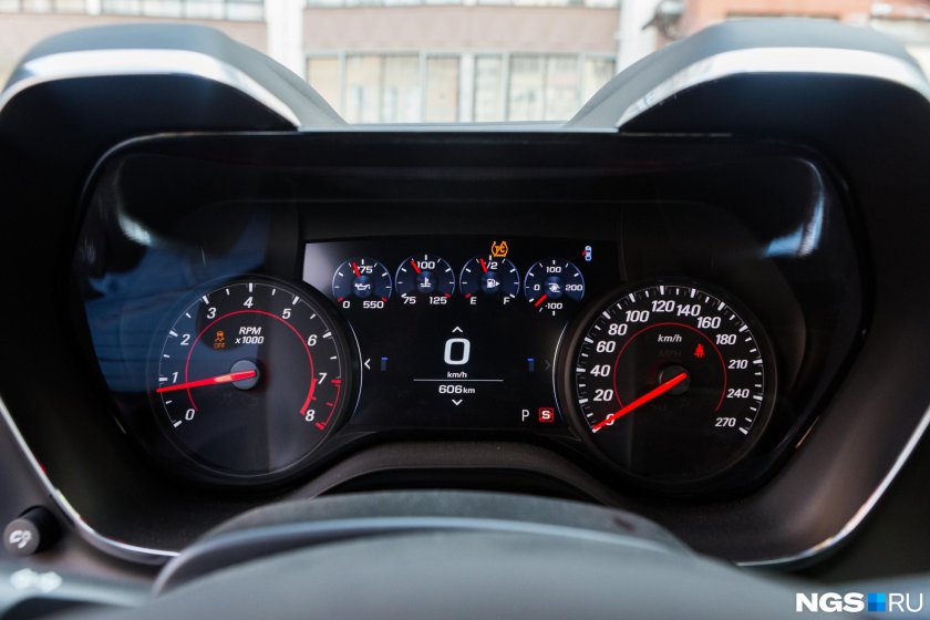 Chevrolet camaro приборная панель