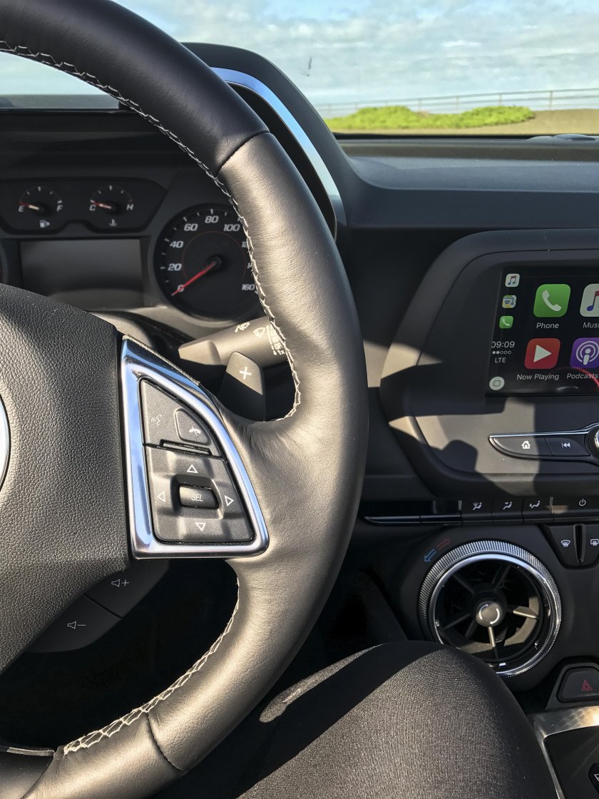 Chevrolet Camaro 6 поколение приборная панель