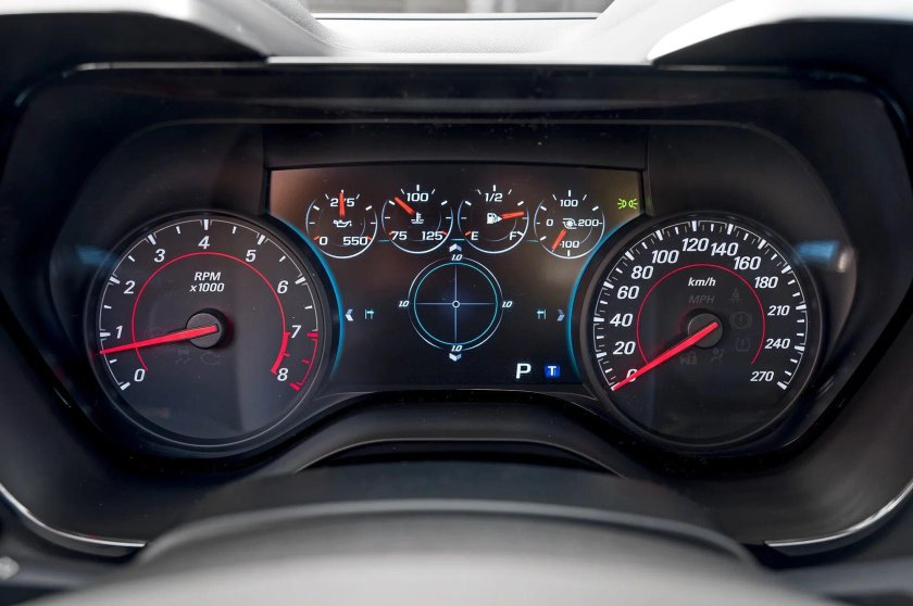 Chevrolet Camaro приборная панель