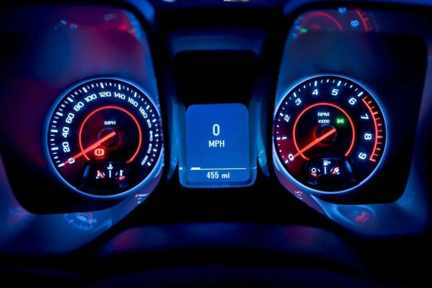 Chevrolet Camaro приборная панель