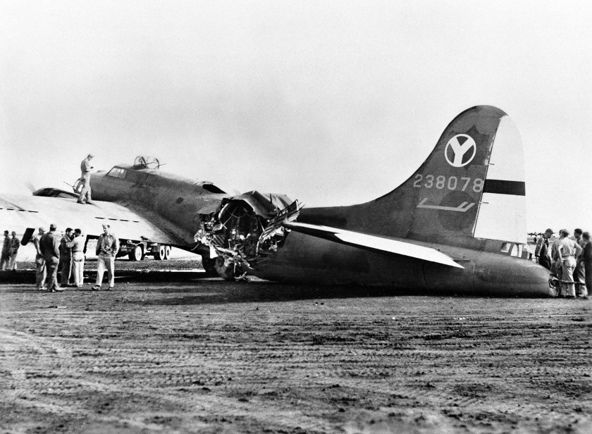 Бомбардировщик б-17 летающая крепость