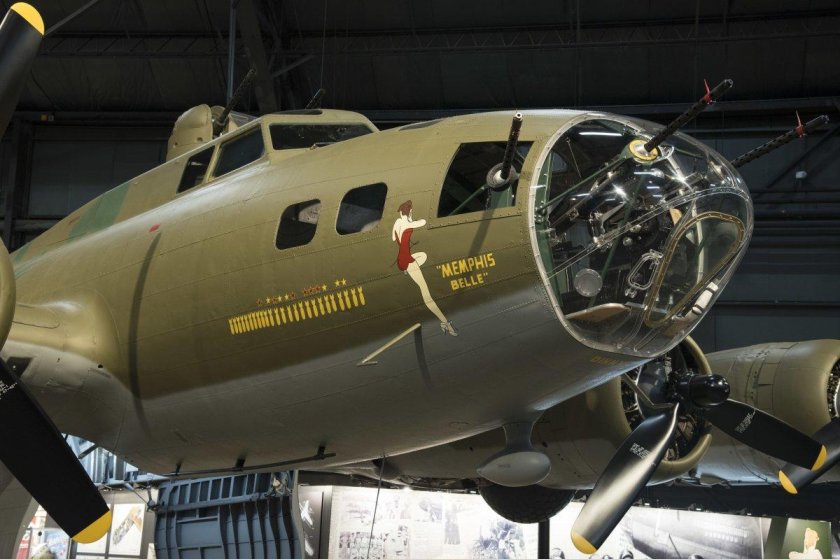 Cамолет b-17f Memphis Belle